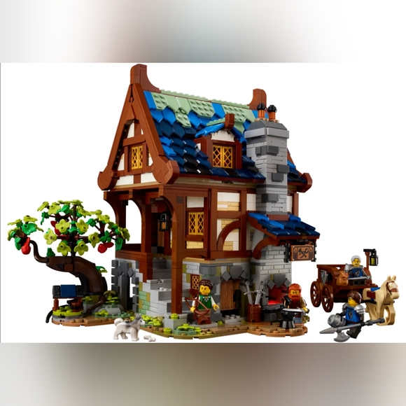 RETIRED LEGO Medieval Blacksmith (21325) - Picture 2 of 6